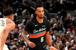 AYX-字母哥在塞尔维亚队比赛中高光表现，势不可挡引发热议！的简单介绍