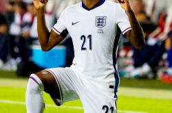 爱游戏-包含姆巴佩回归赛场，逆转首场状态亮眼，中国队观众沸腾！的词条