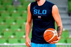 AYX-包含东契奇回归赛场，精彩发挥首场状态亮眼，SKT观众沸腾！的词条